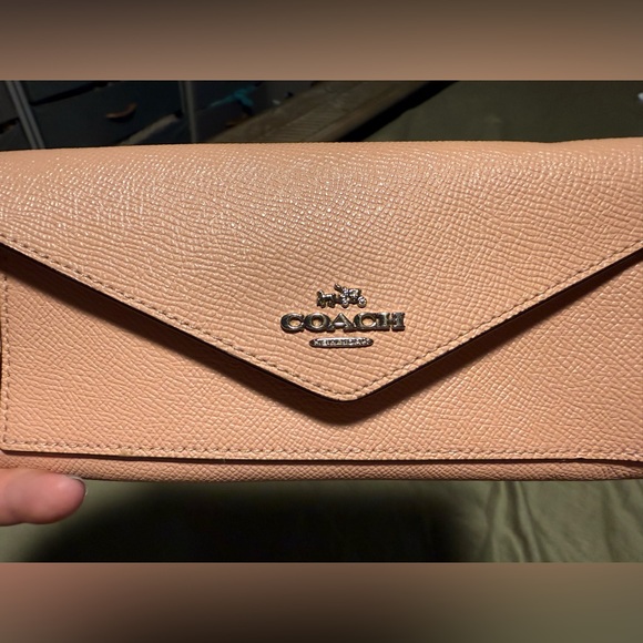 Coach Women\'s baby pink wallet